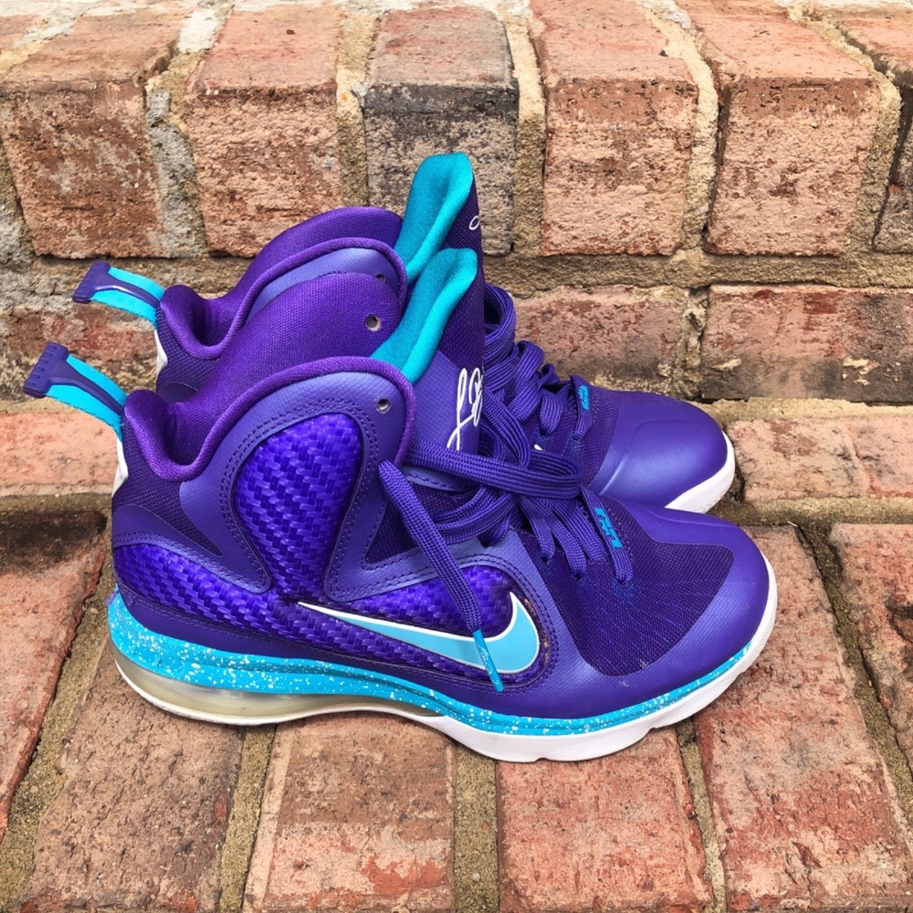LEBRON 9 “HORNETS” SIZE 4.5Y